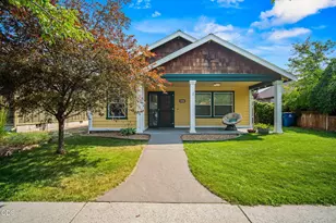 3047 NE Yellow Ribbon Dr, Bend, OR 97701 - Photo 1