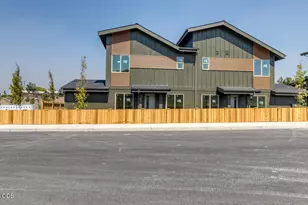 896 SE Aquila Dr, Madras, OR 97741 - Photo 1