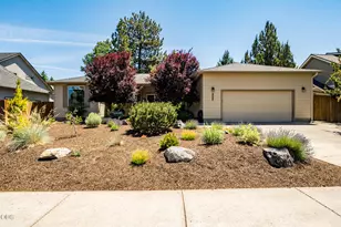 800 SE Shadowood Dr, Bend, OR 97702 - Photo 1