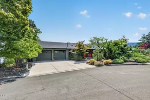 676 Cherry Ln, Ashland, OR 97520 - Photo 1