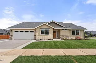 1697 SW Waterstone, Grants Pass, OR 97527 - Photo 1