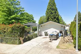 547 Van Wey Cir, Eagle Point, OR 97524 - Photo 1