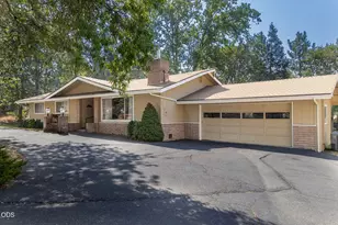 301 Lloyd Dr, Grants Pass, OR 97526 - Photo 1