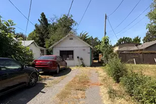 411 SE L St, Grants Pass, OR 97526 - Photo 1