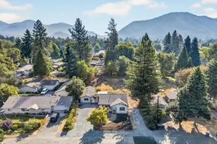 1409 Florence Ln, Grants Pass, OR 97527 - Photo 1