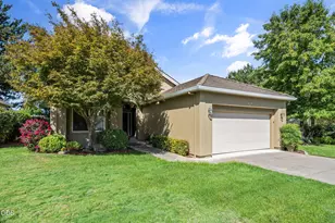 706 Summerwood Dr, Medford, OR 97504 - Photo 1
