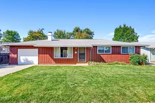 520 Elm Way, Eagle Point, OR 97524 - Photo 1