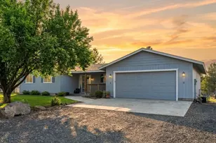 2415 SW 23rd St, Redmond, OR 97756 - Photo 1