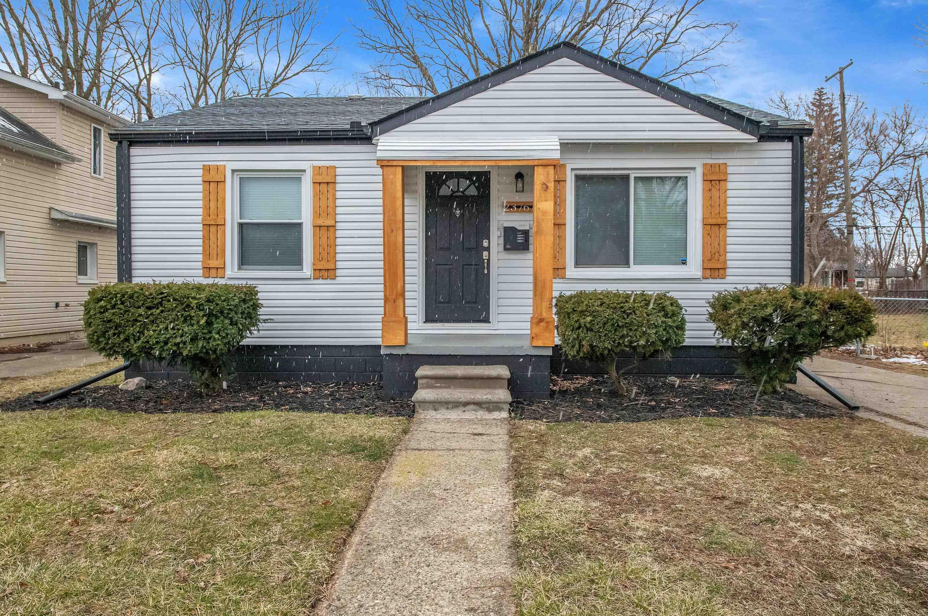 23767 Columbus Ave, Warren, MI 48089