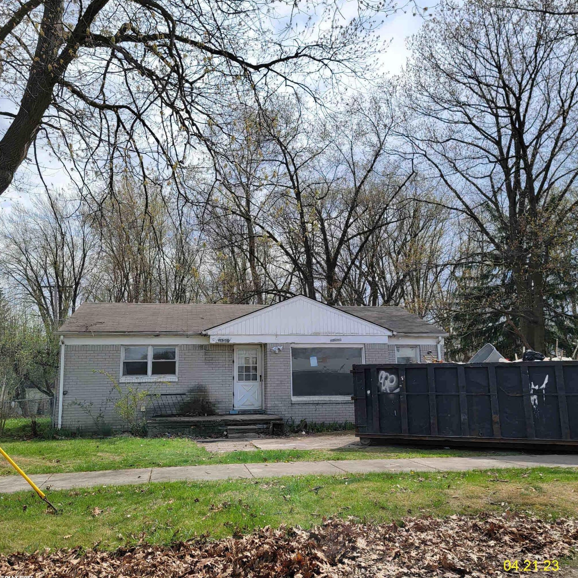 26947 Haig St, Taylor, MI 48180