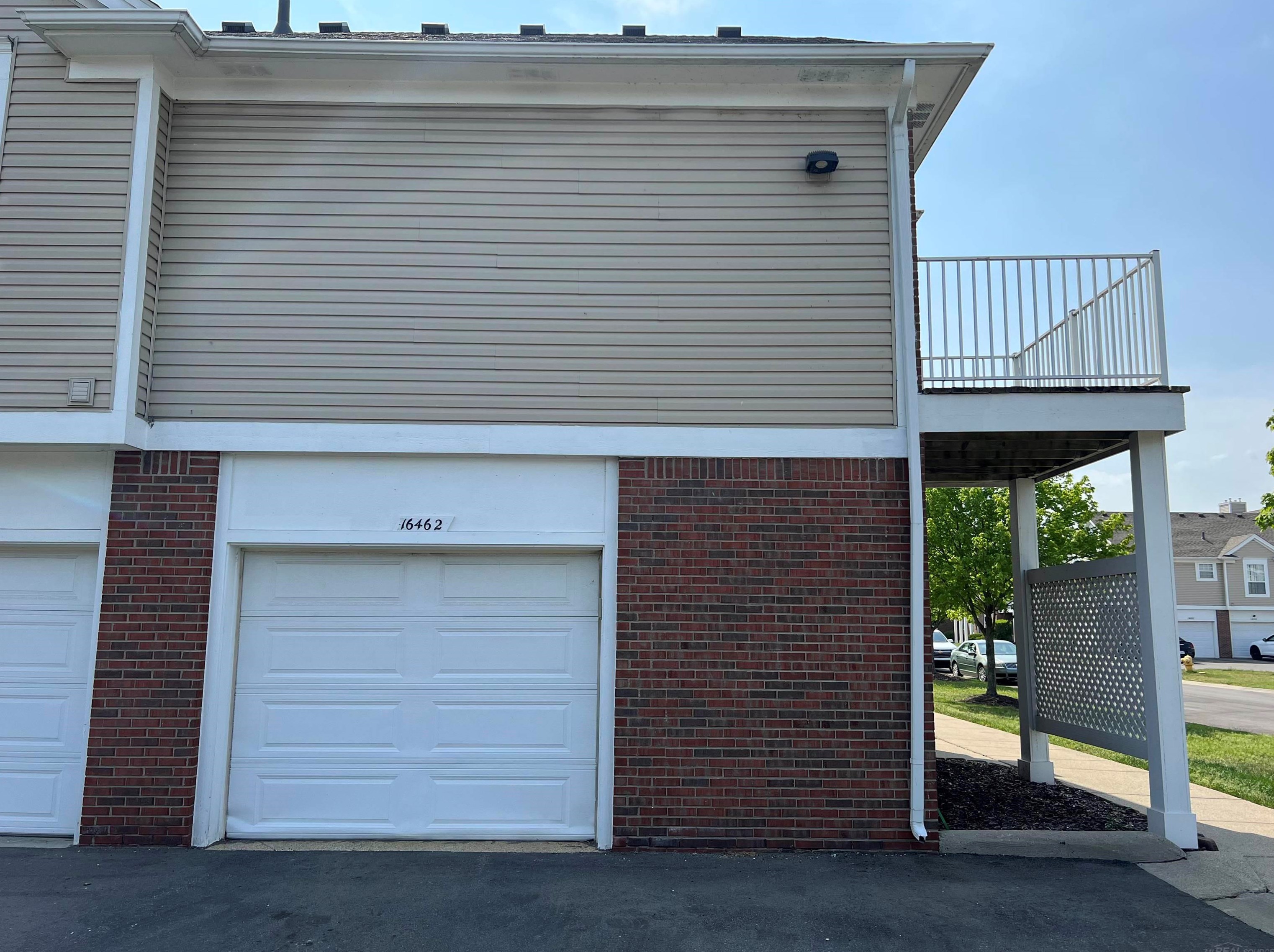 16462 Chatham Dr, Macomb Township, MI 48044