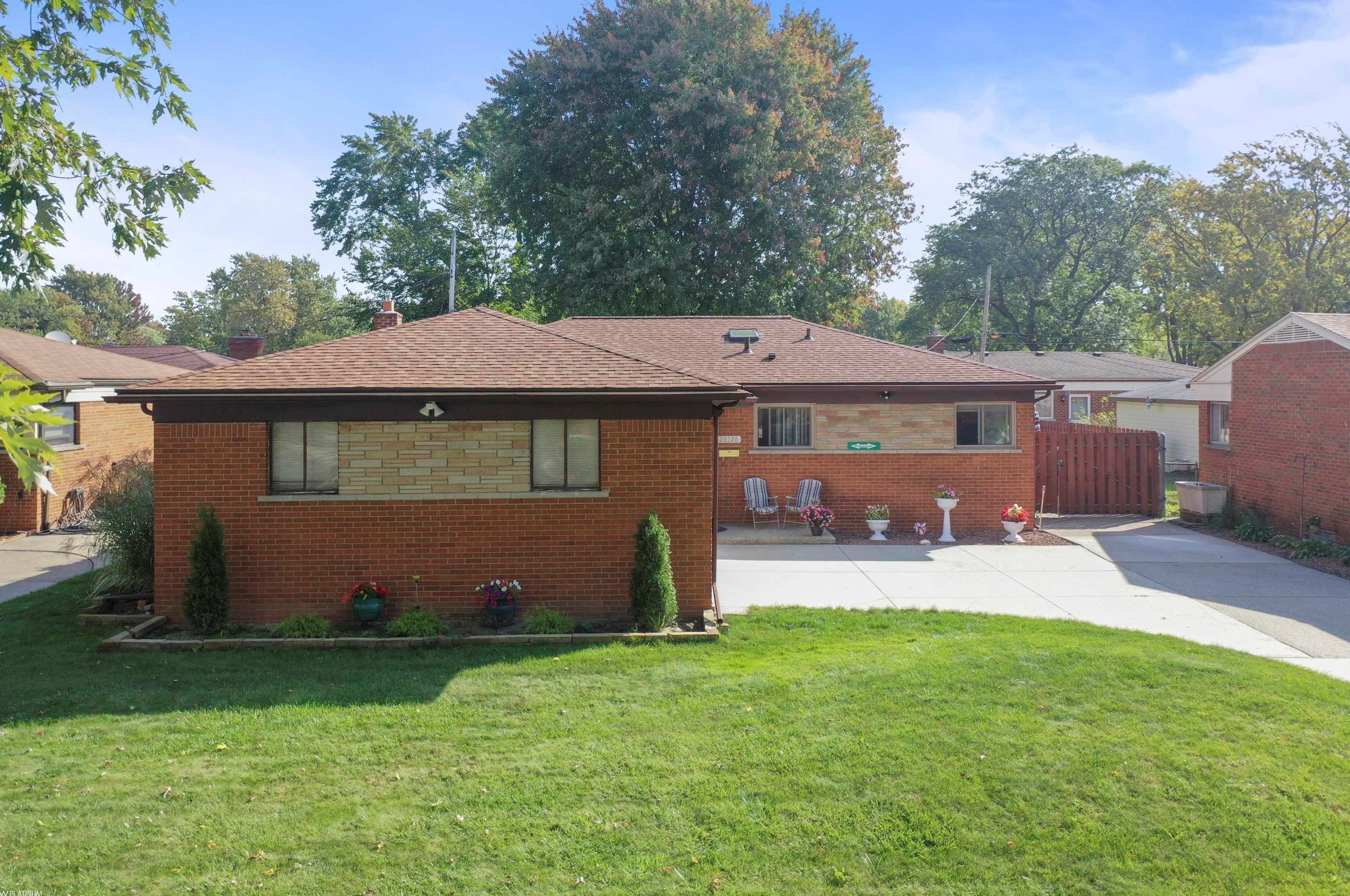 26326 Dover Ave, Warren, MI 48089-1344