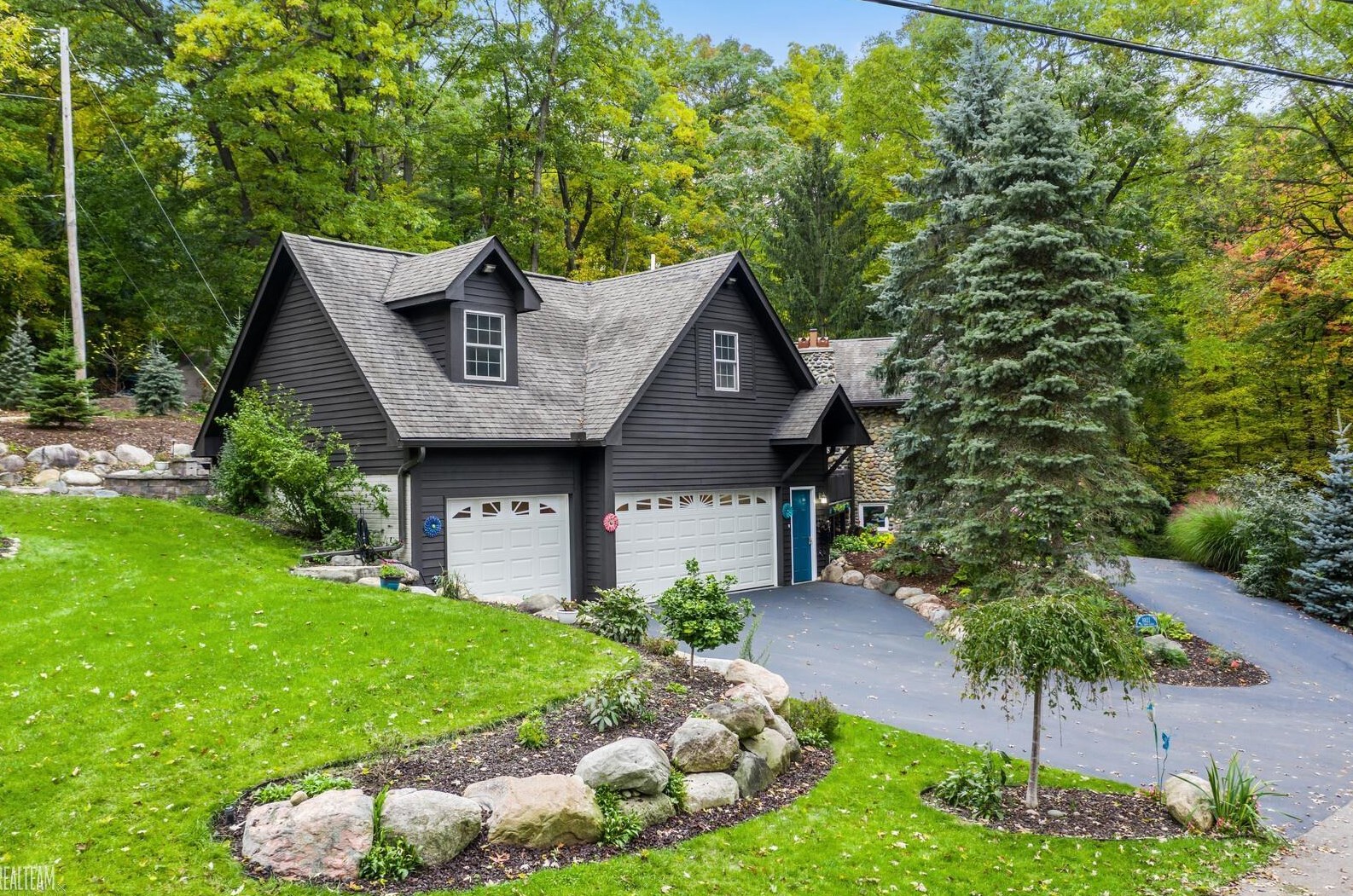 8821 Thendara Blvd, Clarkston, MI 48348-3368