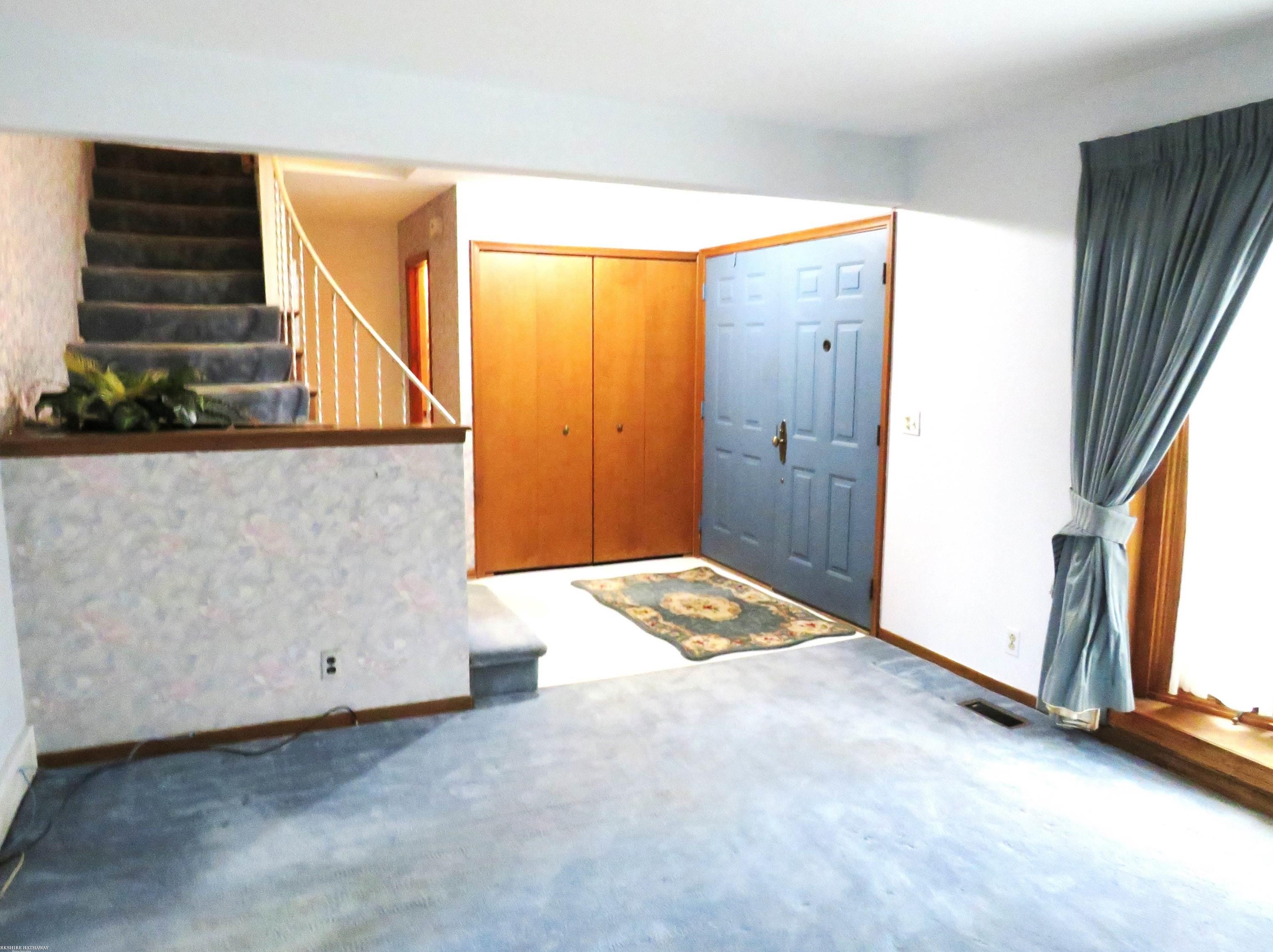 31077 Shawn Dr, Warren, MI 48088-2016