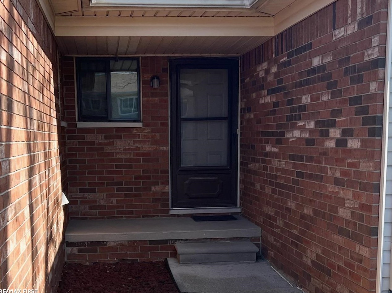 28606 Imperial Dr, Warren, MI 48093-4298