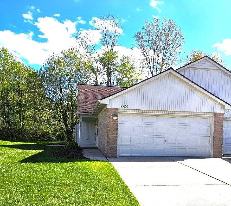 25304 Samantha Dr, New Baltimore, MI 48051-1968