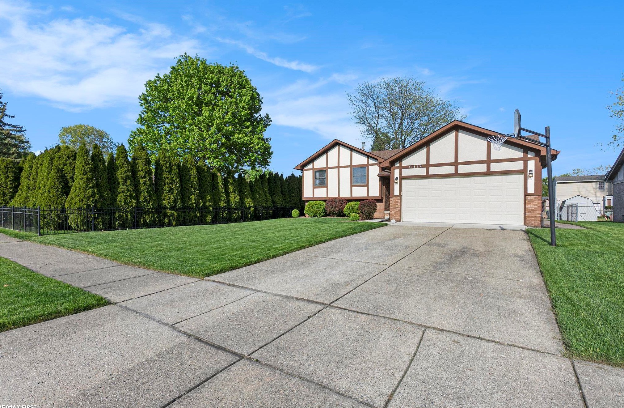 51884 Mitchell Dr, New Baltimore, MI 48047-3013