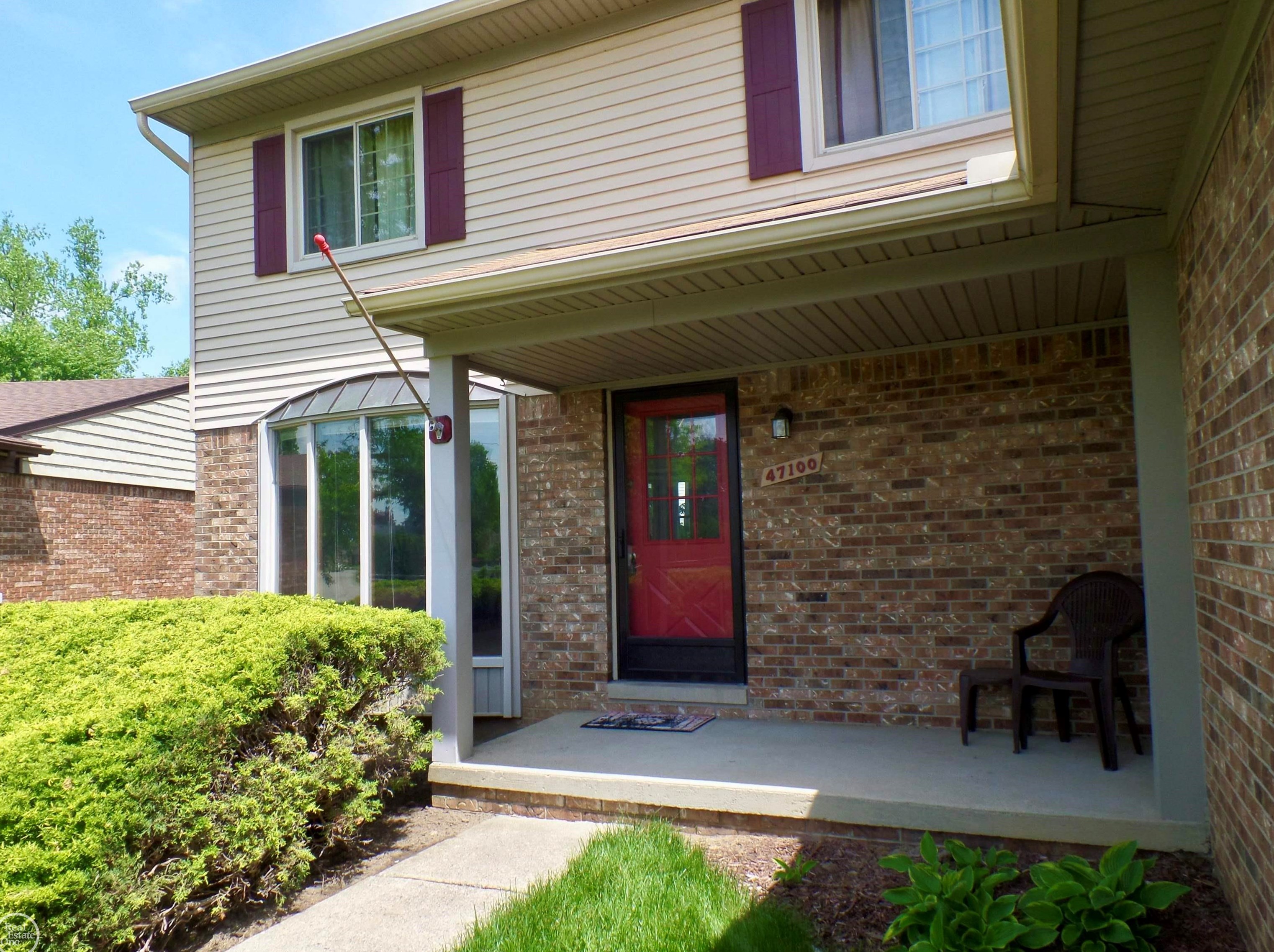 47100 Blossom Ln, Macomb Township, MI 48044-2722