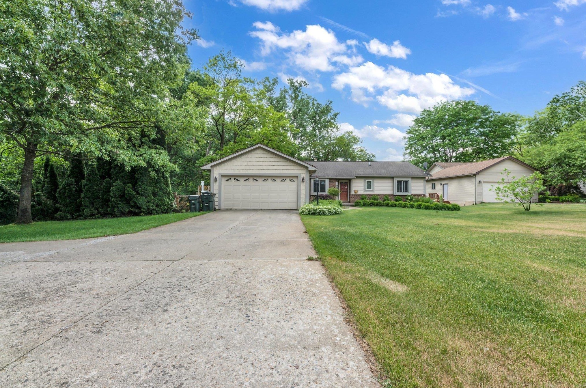 1141 Heights Rd, Lake Orion, MI 48362