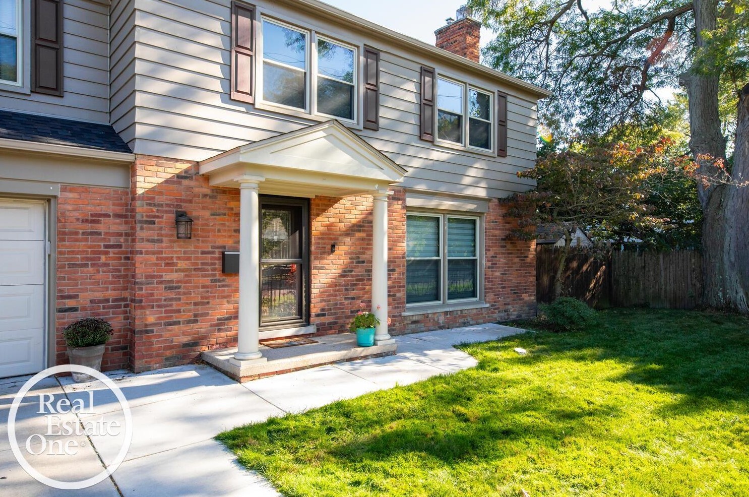 210 Chalfonte Ave, Grosse Pointe Farms, MI 48236