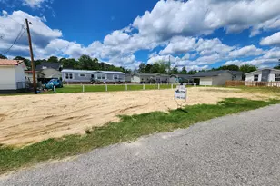 27 Moore St, Elizabethtown, NC 28337 - Photo 1