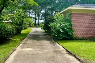 711 N East St, Roseboro, NC 28382 - Photo 4
