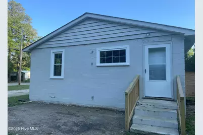 2214 Banks Lane E, Wilson, NC 27893 - Photo 2