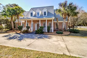 613 Clarendon Ave, Carolina Beach, NC 28428 - Photo 2