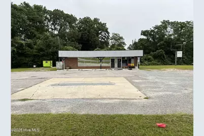 421 W Elizabeth Street, Clinton, NC 28328 - Photo 2