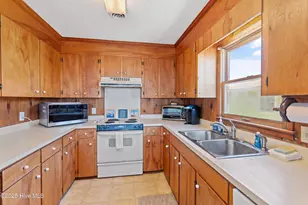 1097 Ocean Blvd W, Holden Beach, NC 28462 - Photo 24
