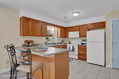 805 Hamlet Avenue, Carolina Beach, NC 28428 - Photo 8