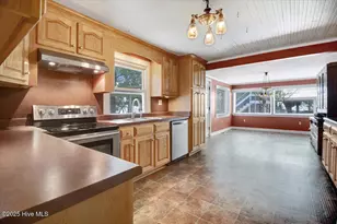 125 W Pine St, Pine Level, NC 27568 - Photo 14