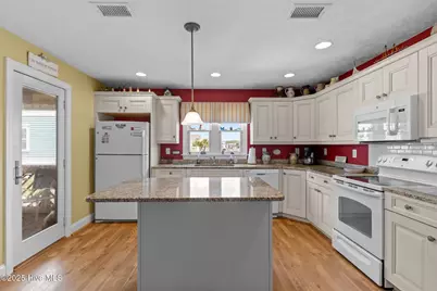 406 Ocean Boulevard W, Holden Beach, NC 28462 - Photo 8