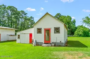1738 Nc 306 Hwy S, Grantsboro, NC 28529 - Photo 8