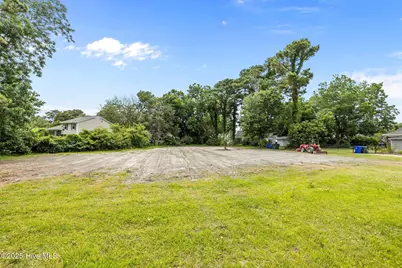 203 Sherwood Boulevard, Beaufort, NC 28516 - Photo 8