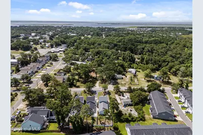 304 W 11th Street, Southport, NC 28461 - Photo 20