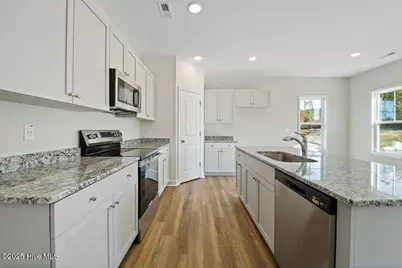 277 Ashley Heights Drive, Aberdeen, NC 28315 - Photo 8
