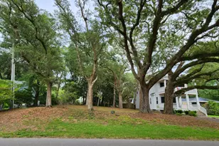 716 N Atlantic Ave, Southport, NC 28461 - Photo 1