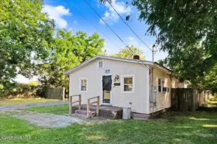 706 Caswell St, Smithfield, NC 27577 - Photo 2