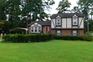 1010 W Scotsdale Rd, Laurinburg, NC 28352 - Photo 1