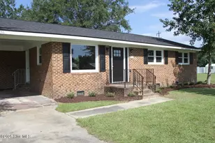 91 N Elmhurst St, Clarkton, NC 28433 - Photo 2