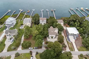 8722 Emerald Plantation Rd, Emerald Isle, NC 28594 - Photo 10