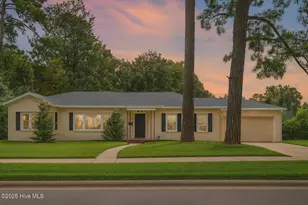 827 Colonial Dr, Wilmington, NC 28403 - Photo 1