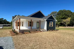 153 Hillside St, Clarkton, NC 28433 - Photo 1
