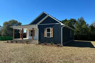 153 Hillside St, Clarkton, NC 28433 - Photo 2
