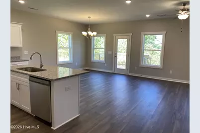 112 Chester Place, Pikeville, NC 27863 - Photo 4