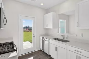 147 Starlight St, Sanford, NC 27330 - Photo 4