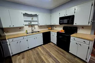 137 NW 9th St, Oak Island, NC 28465 - Photo 4