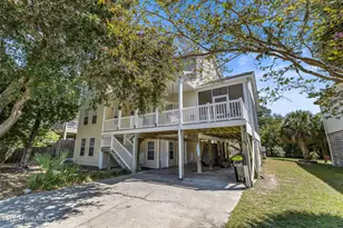 106 SE 44th St, Oak Island, NC 28465 - Photo 2