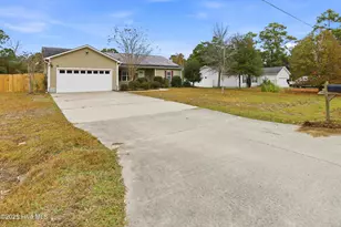 118 Magnolia Ln, Hubert, NC 28539 - Photo 2